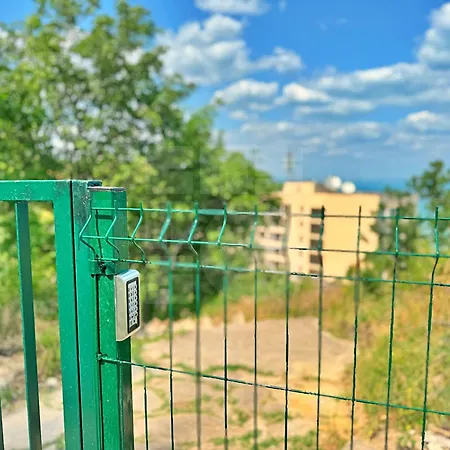 Apartment Skyline 42 *