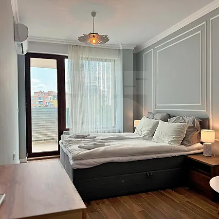 Apartment Skyline 42 *