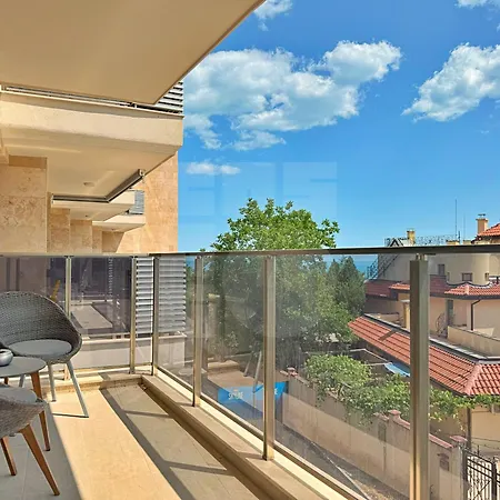 Skyline 42 Apartment
